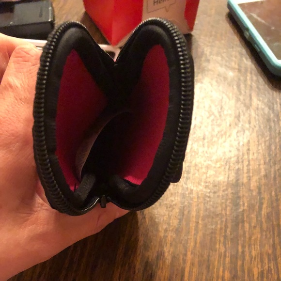 Adjustable Workout Arm Band/Case for Phone/IPod - Picture 5 of 7